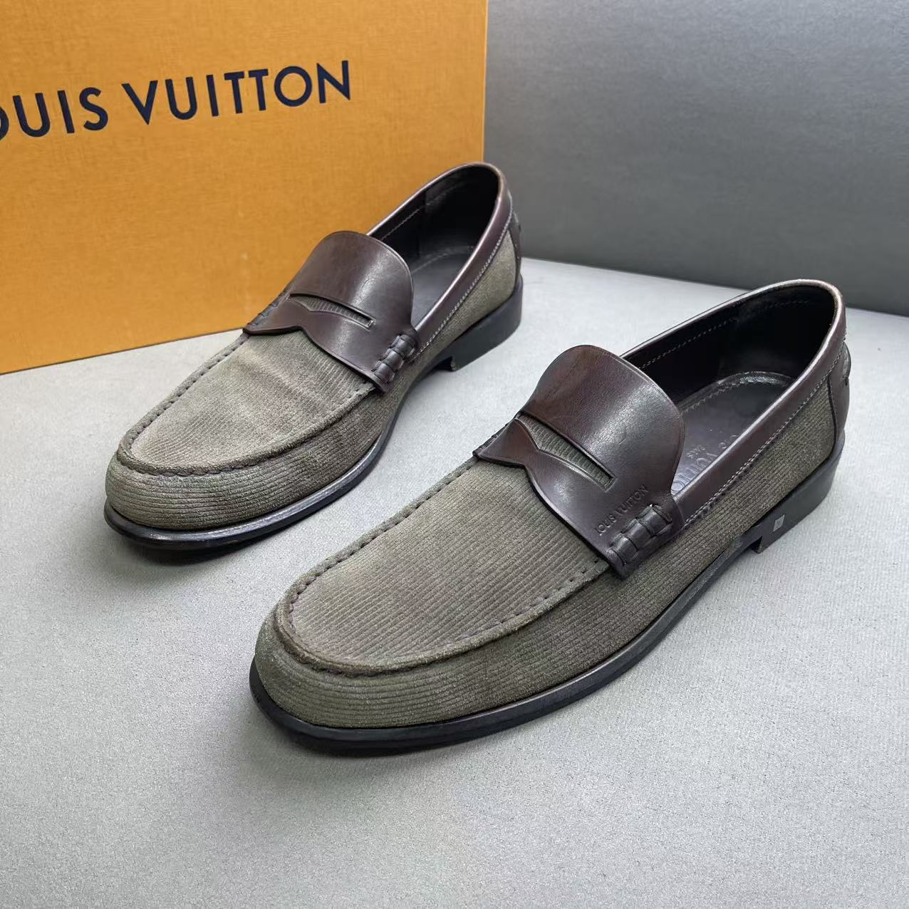 95新 LouisVuitton/路易威登 灰色布面商务休闲皮鞋 41码