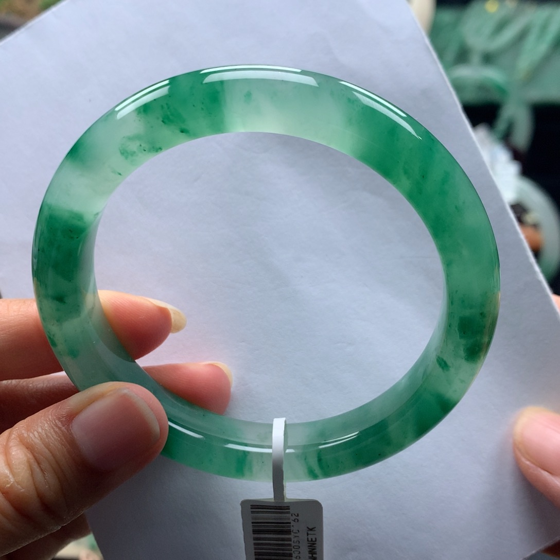 未镶嵌手镯石英质玉