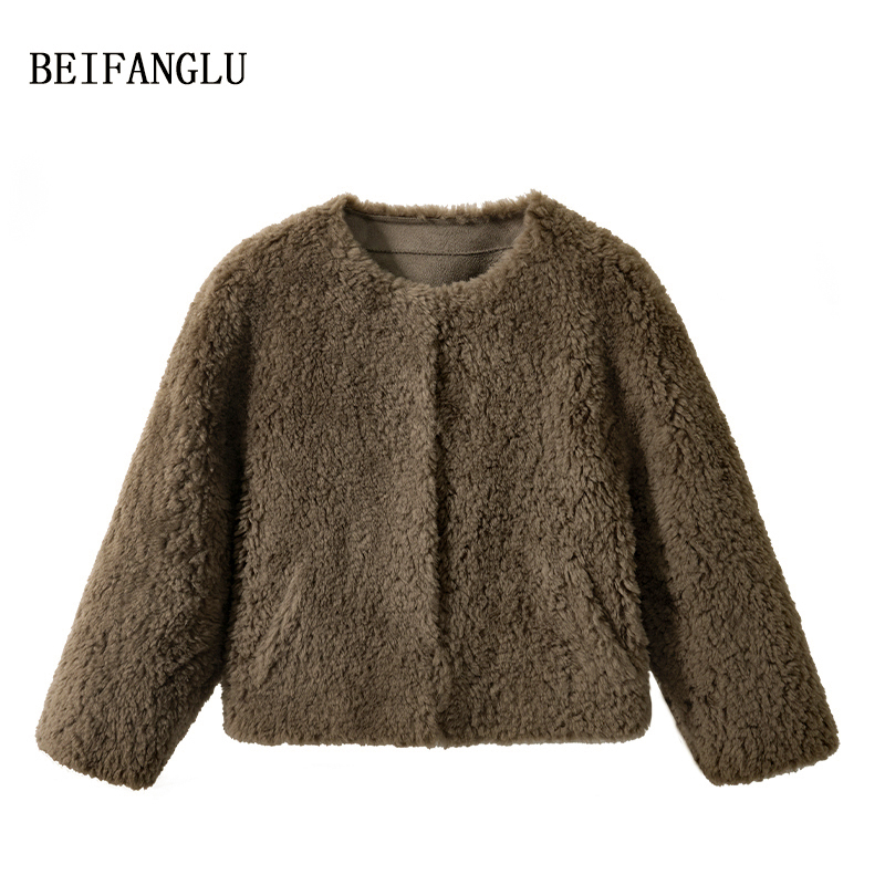 北方鹿【100绵羊毛】人手一件经典气质羊羔毛短外套251161