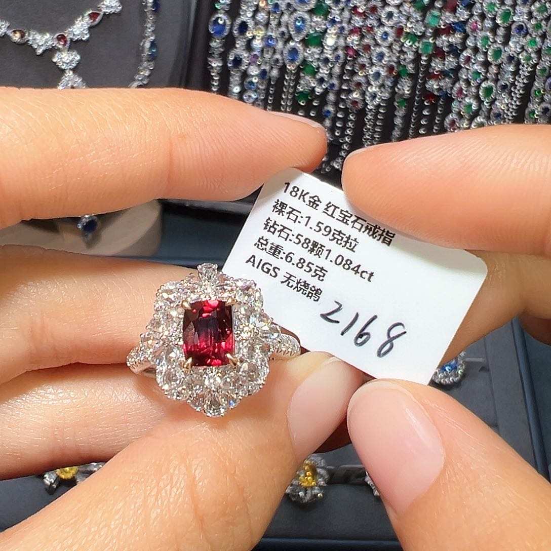 红宝石戒指18K金镶嵌新品尝新价