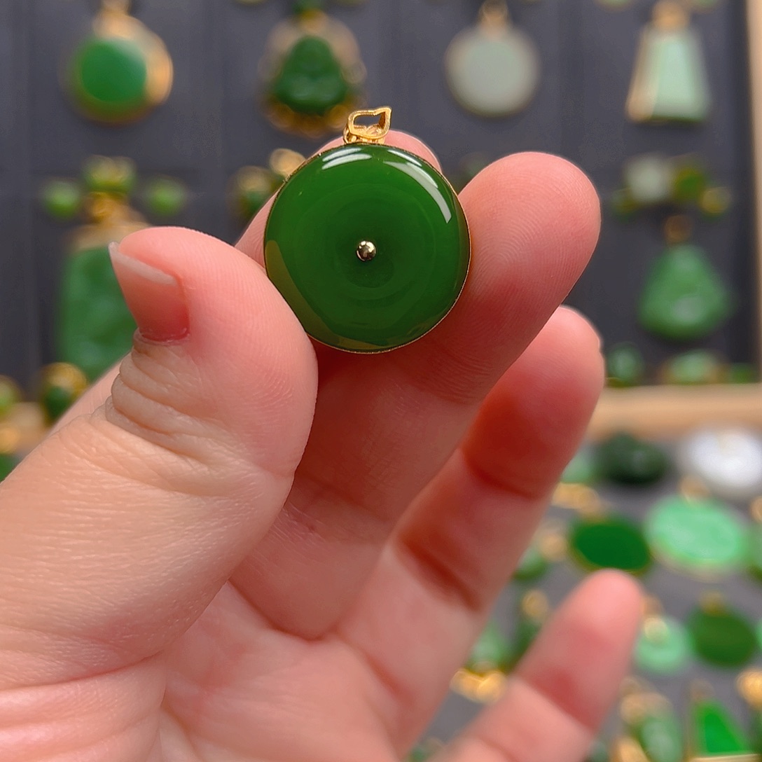 和田玉（碧玉）18K金镶嵌吊坠(不含链)