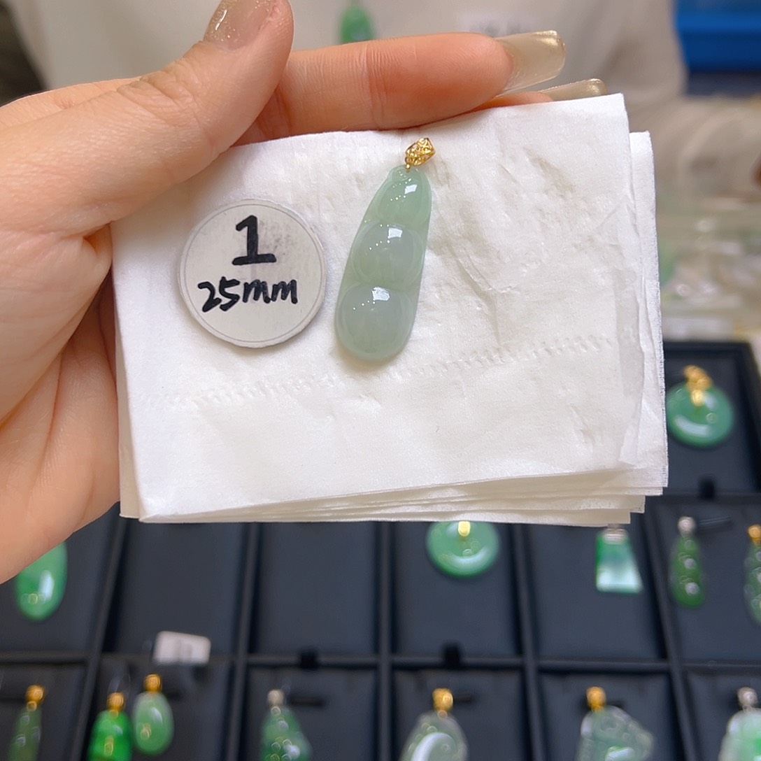 翡翠颈饰18K金镶嵌翡翠