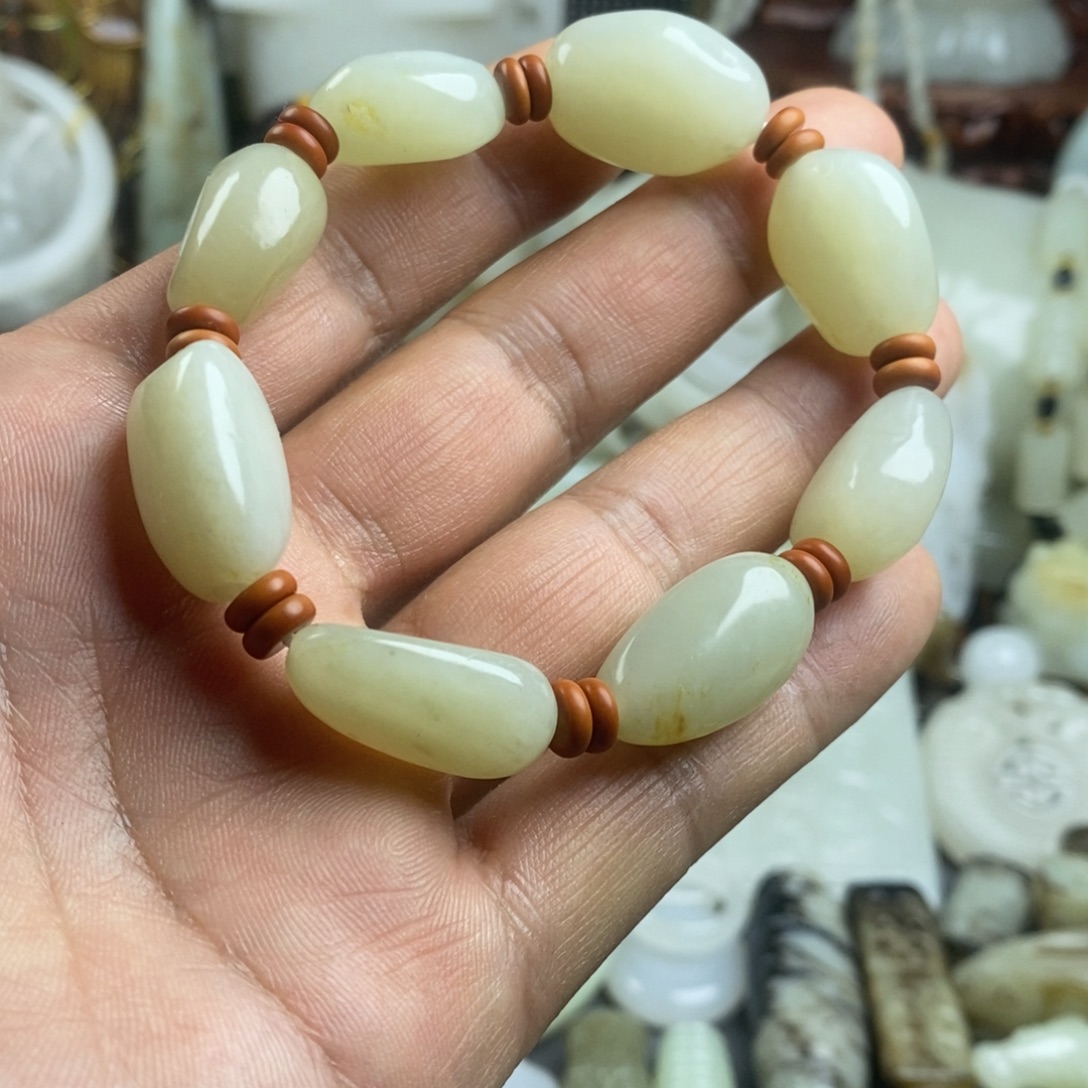 明***哥和田玉（糖玉）未镶嵌颈饰