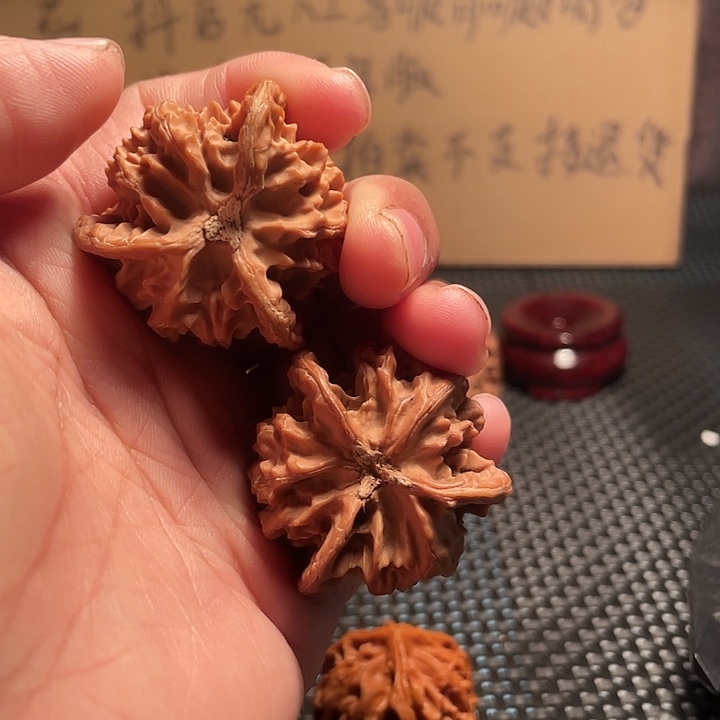 文玩核桃吊坠37mm盘山三棱