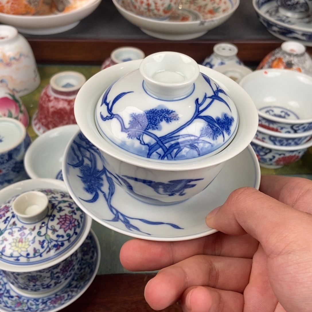 吴***浪陶瓷的设计师是不是很