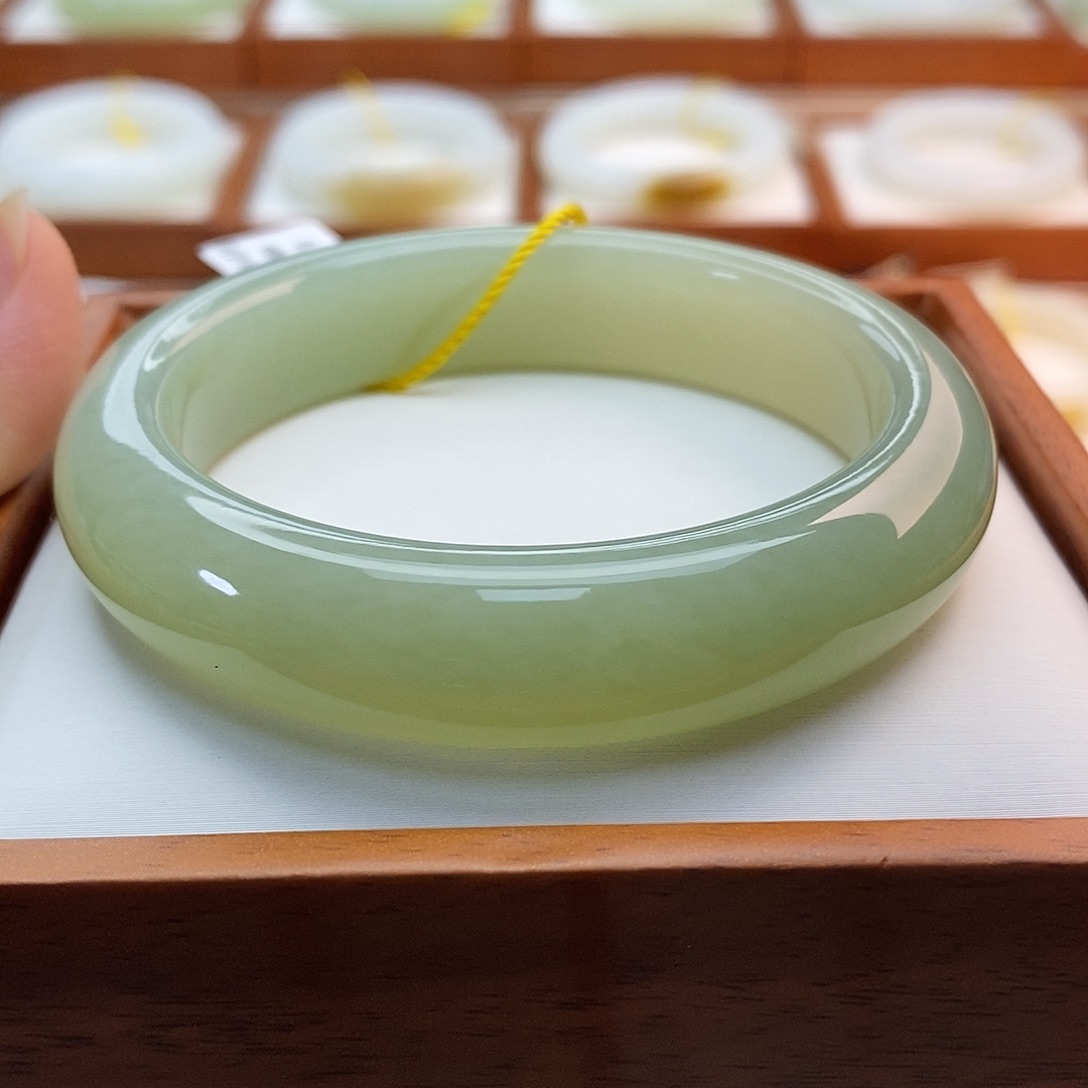 和田玉（青白玉）未镶嵌手链