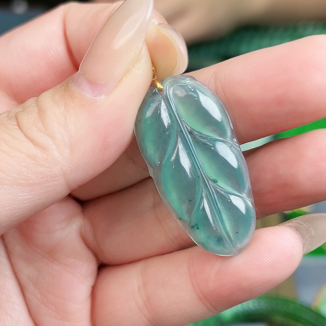 翡翠颈饰18K金镶嵌吊坠