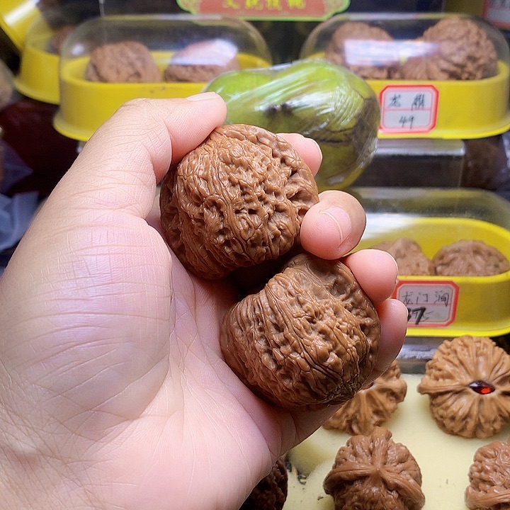 文玩核桃把件人**醒泥鳅背