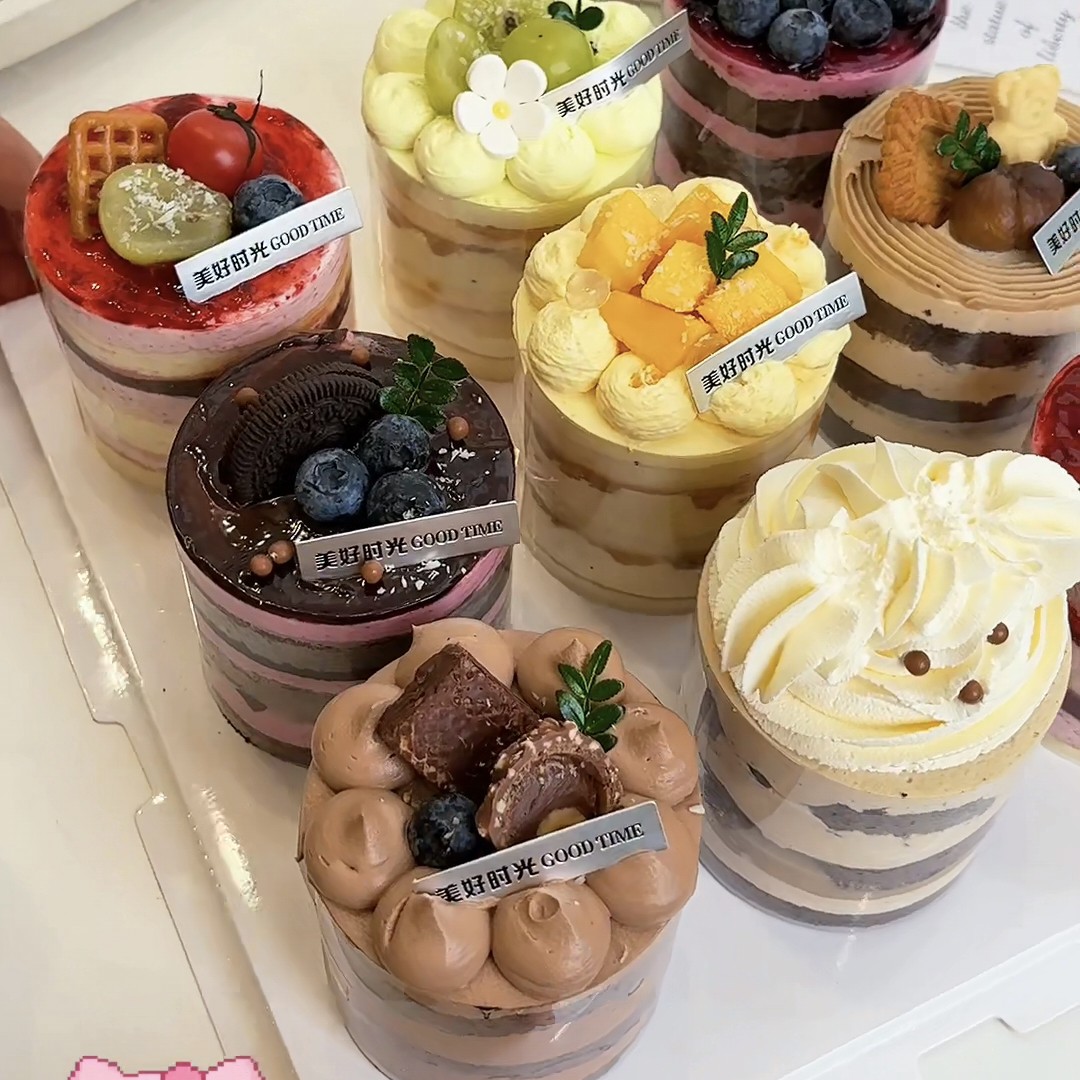 3寸小蛋糕，下单备注口味（草莓，巧克力，蓝莓，芒果）