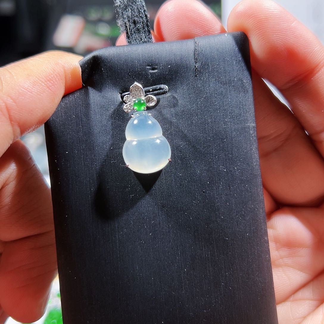 翡翠吊坠(不含链)18K金镶嵌吊坠