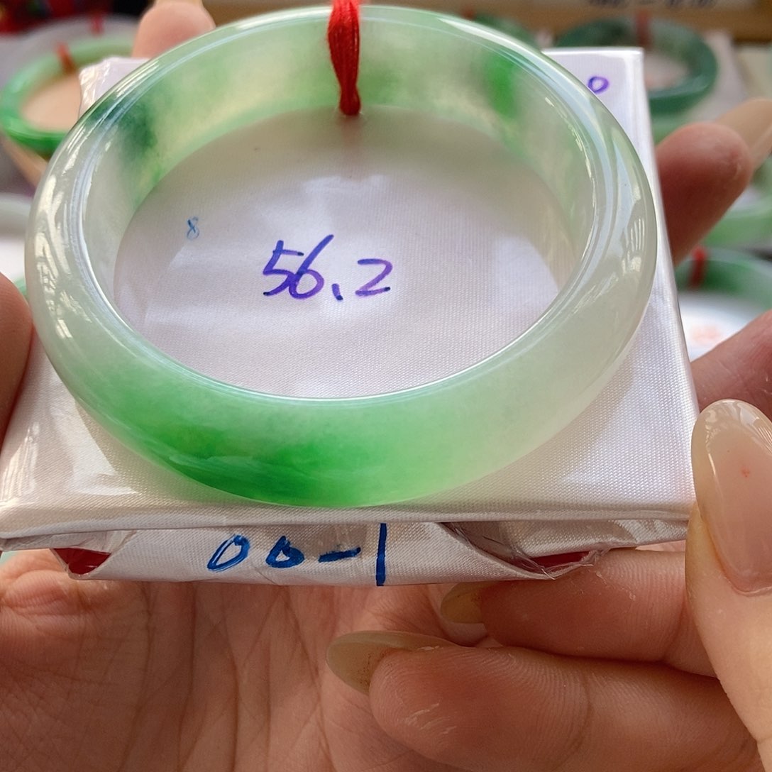 未镶嵌手镯翡翠?*分