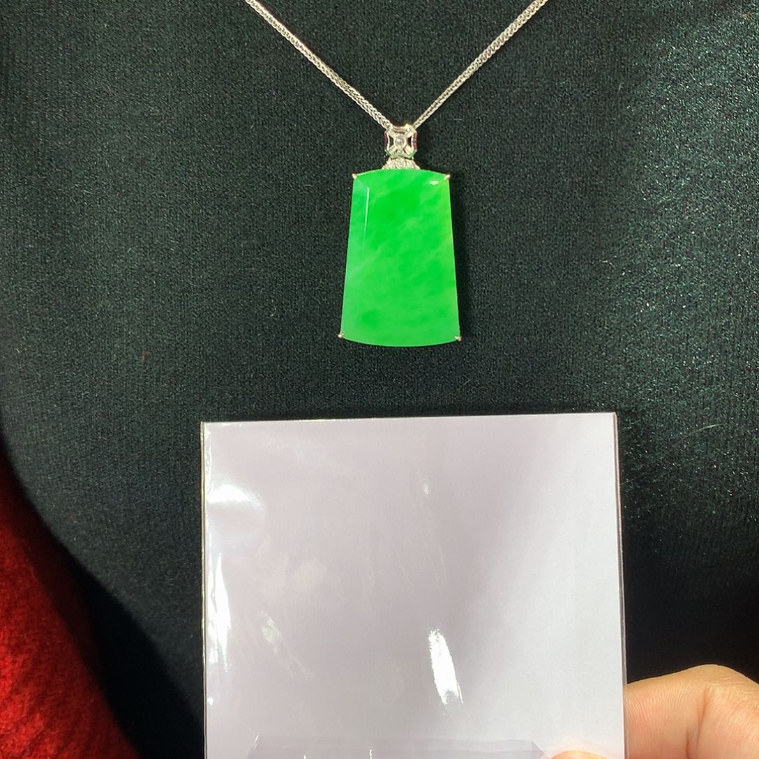 翡翠吊坠(赠链)18K金镶嵌