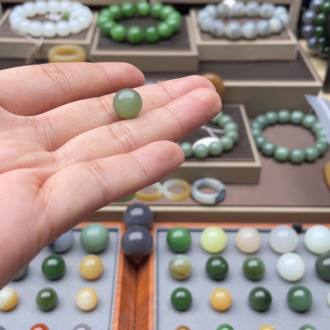 小***妈和田玉未镶嵌手链