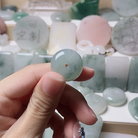 石英质玉未镶嵌吊坠(赠链)