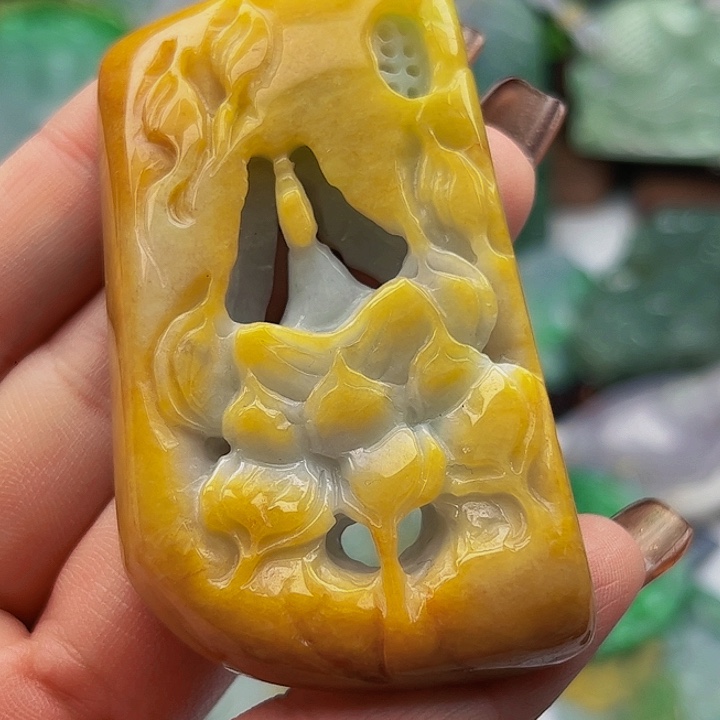 翡翠未镶嵌颈饰挂件