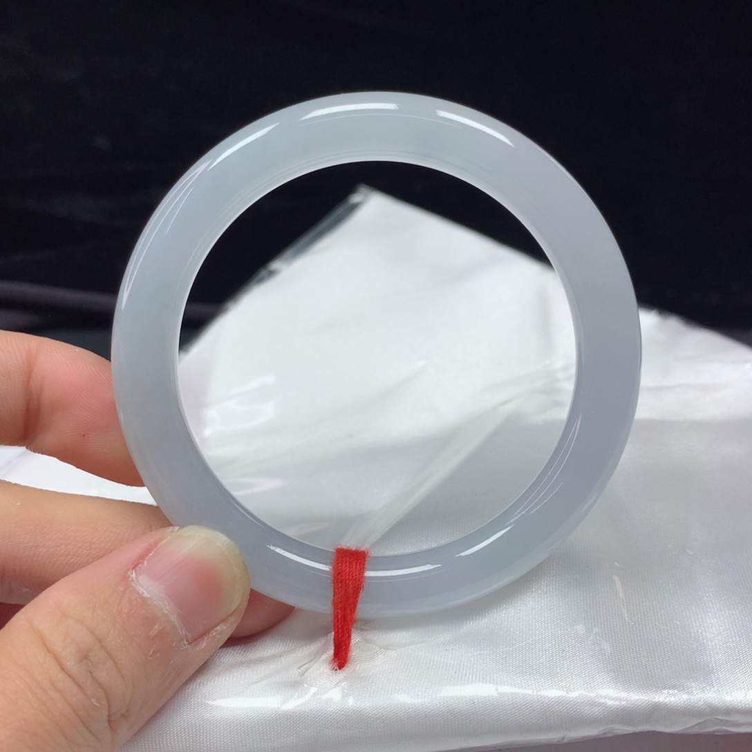 翡翠手镯（圆镯）未镶嵌52.8