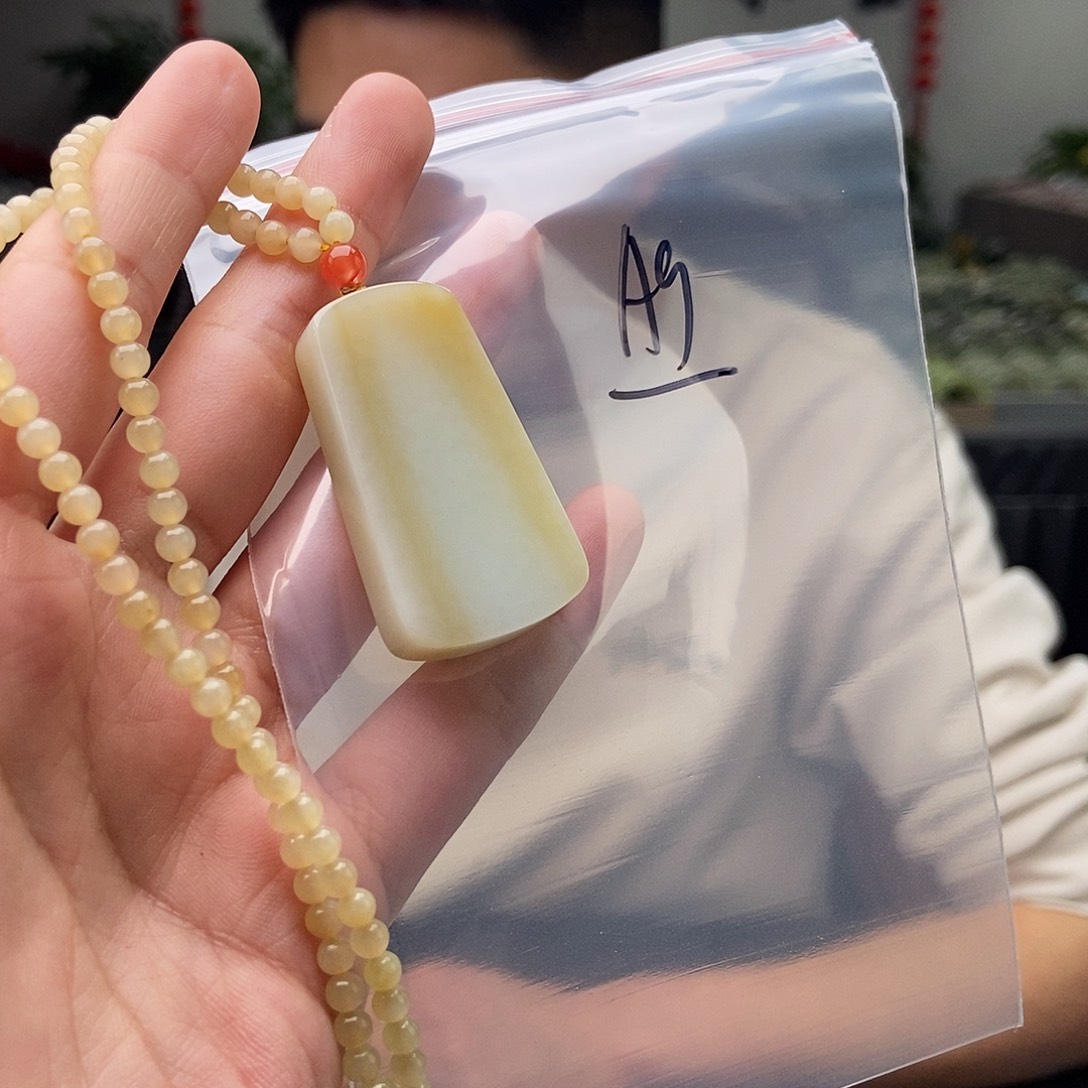 和田玉颜色多样性发拍一发一未镶嵌