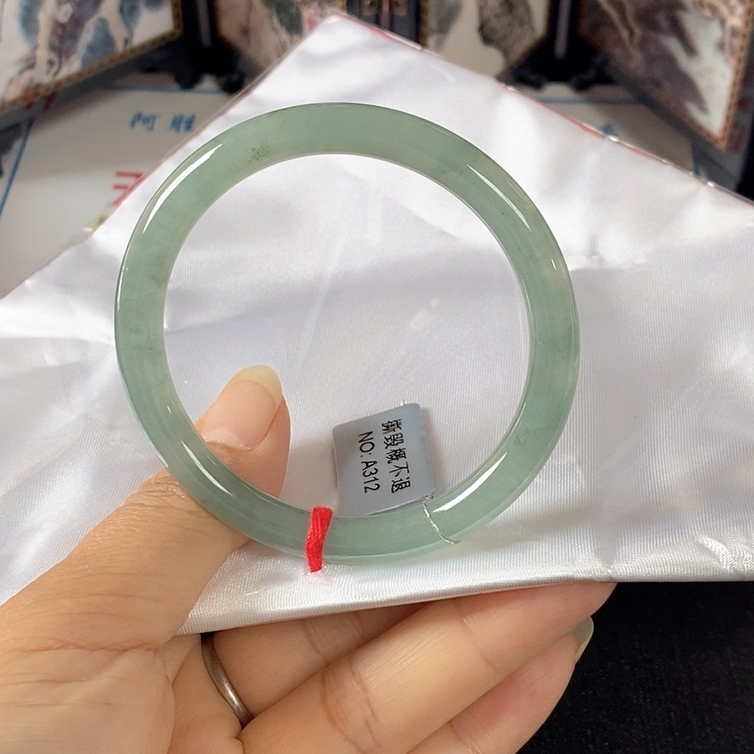 翡翠未镶嵌手镯（圆镯）53