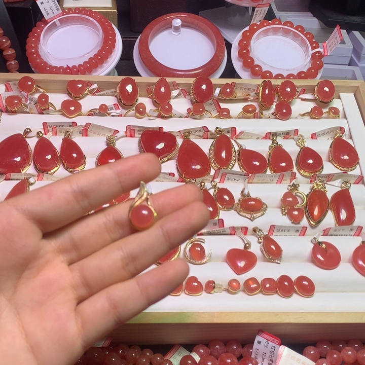 菱锰矿（红纹石）18K金镶嵌颈饰圆珠吊坠2.33g