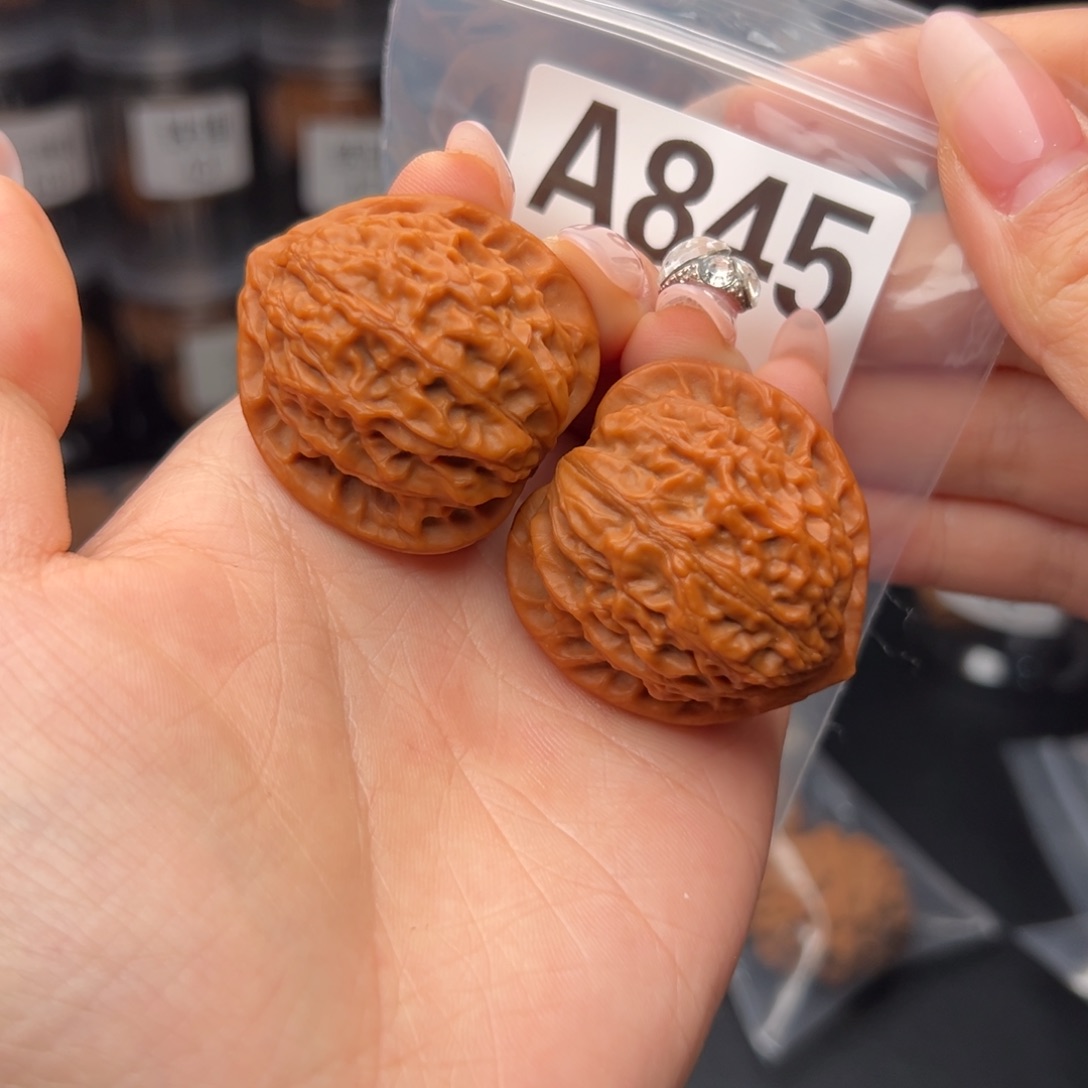 文玩核桃吊坠金牛38全品