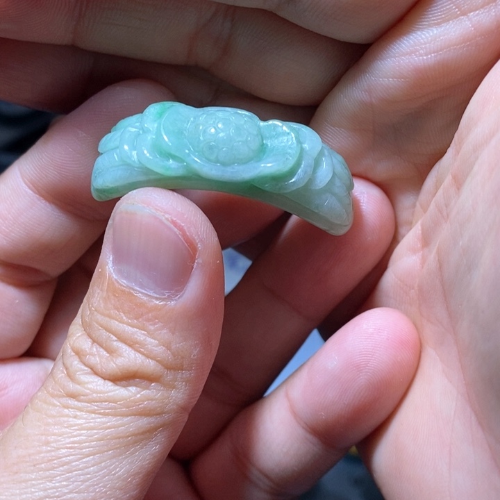 翡翠吊坠(赠链)未镶嵌