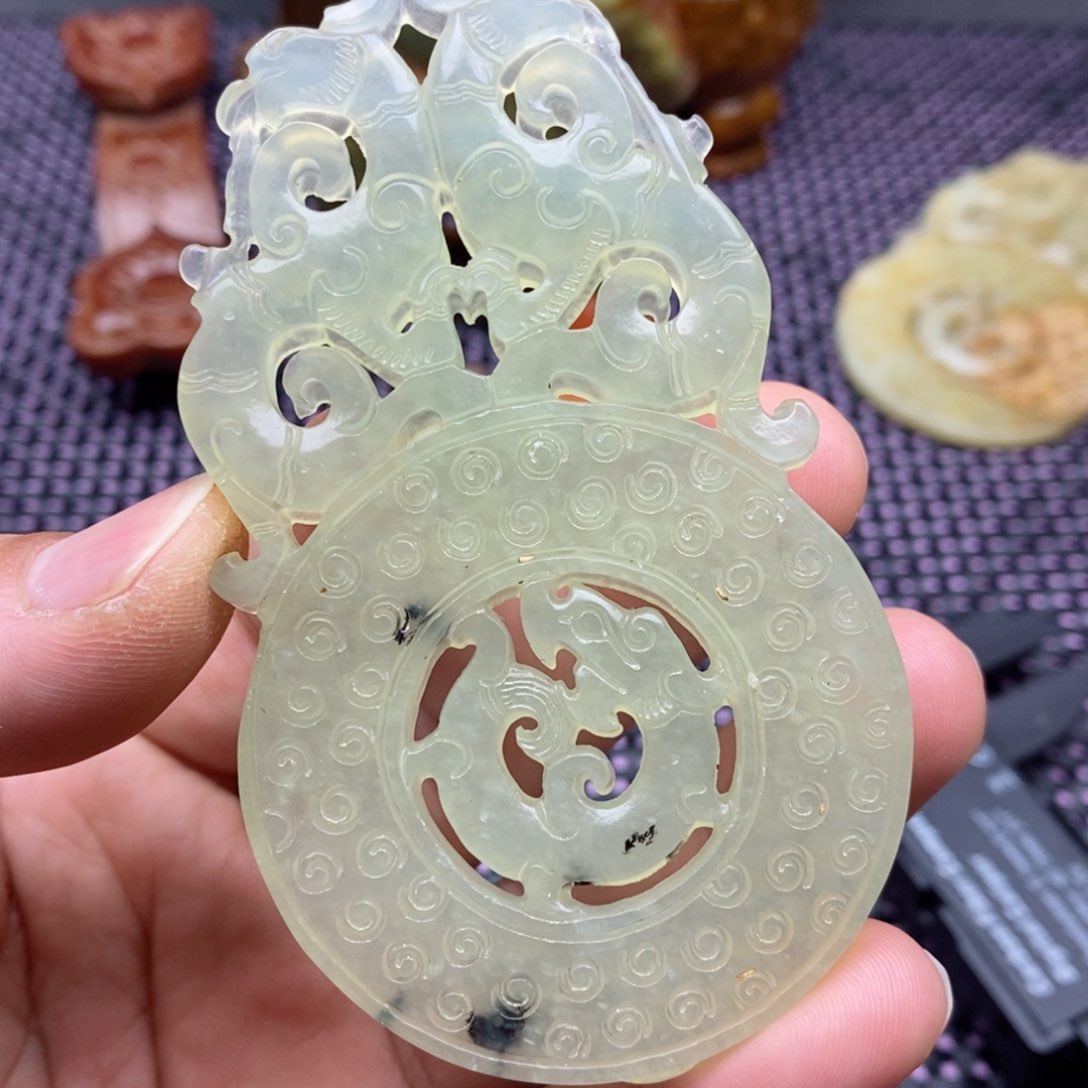 蛇纹石玉颈饰未镶嵌