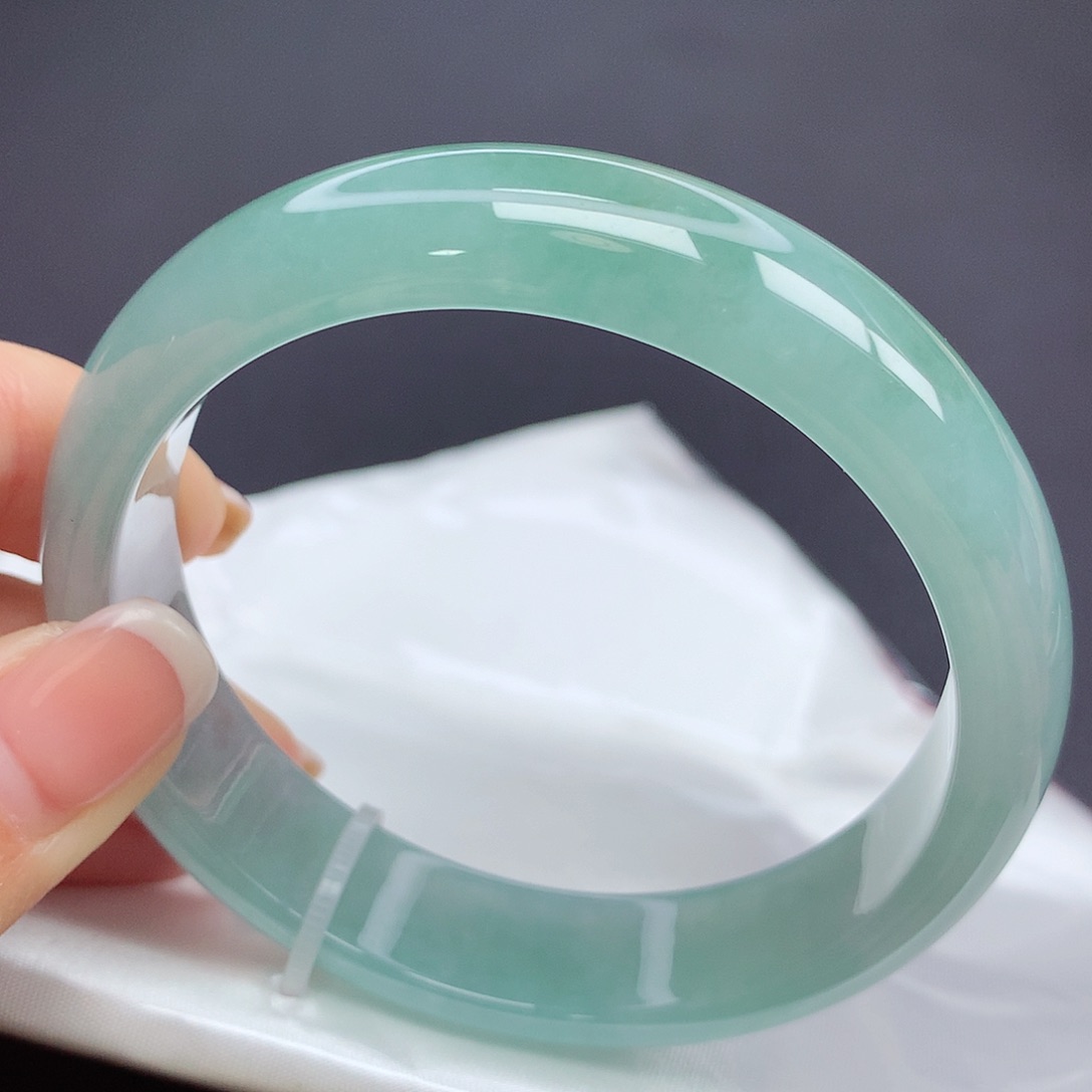 翡翠手镯未镶嵌10n n n n n n n n n