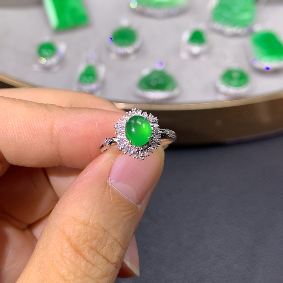 翡翠戒指18K金镶嵌翡翠