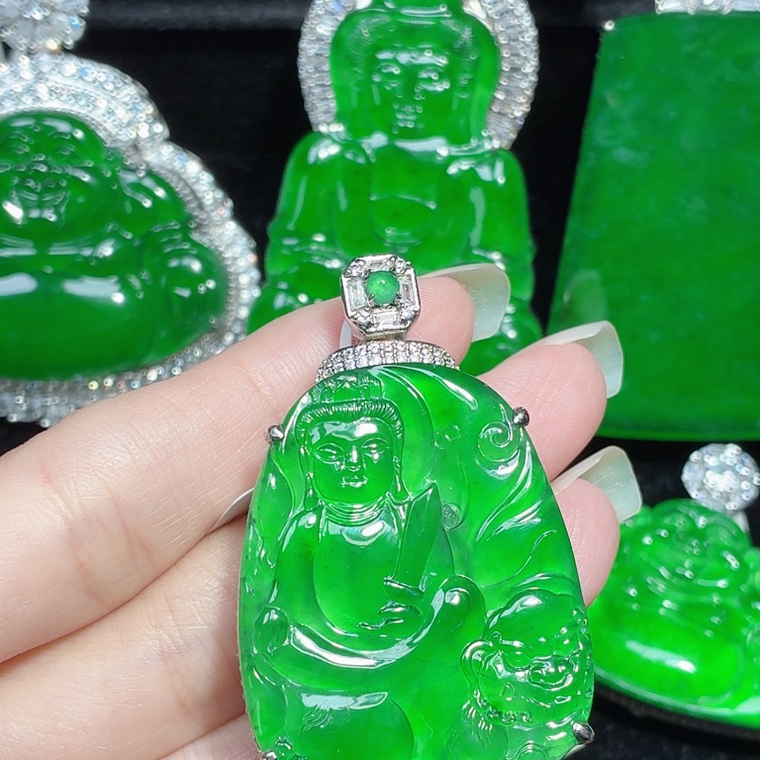 翡翠未镶嵌颈饰11