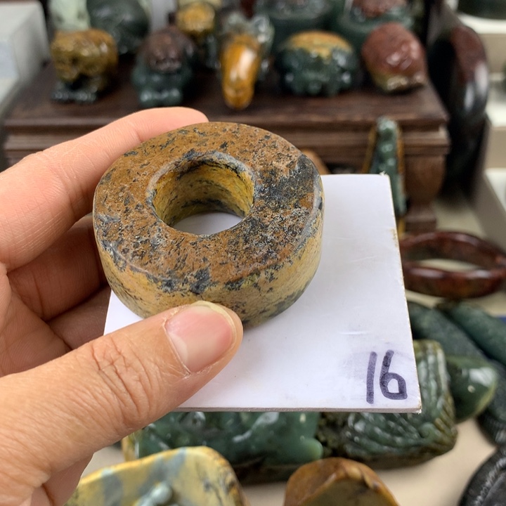 岫岩河磨玉（透闪石质玉）手把件未镶嵌石*土