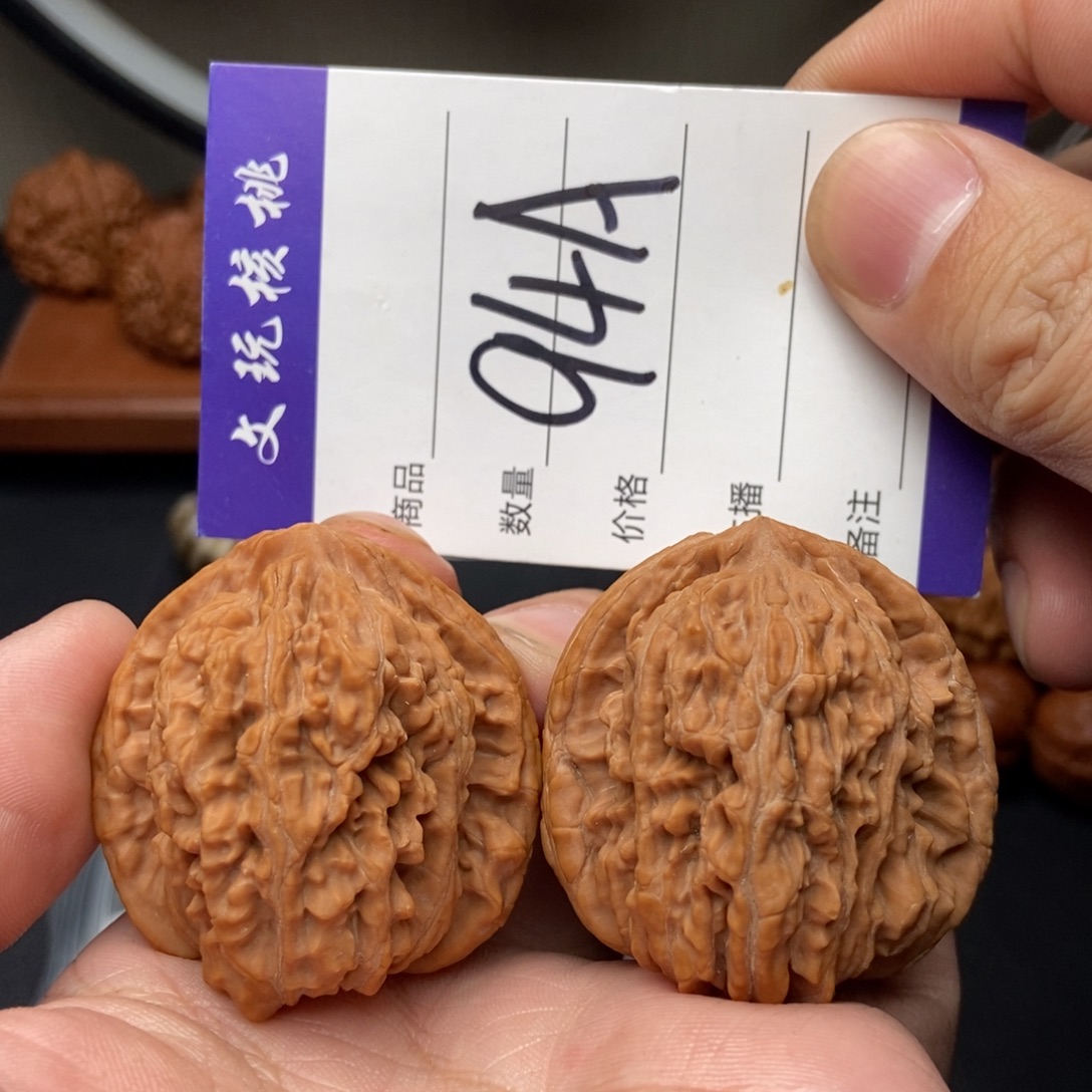 依***西文玩核桃吊坠43四座楼 不打底