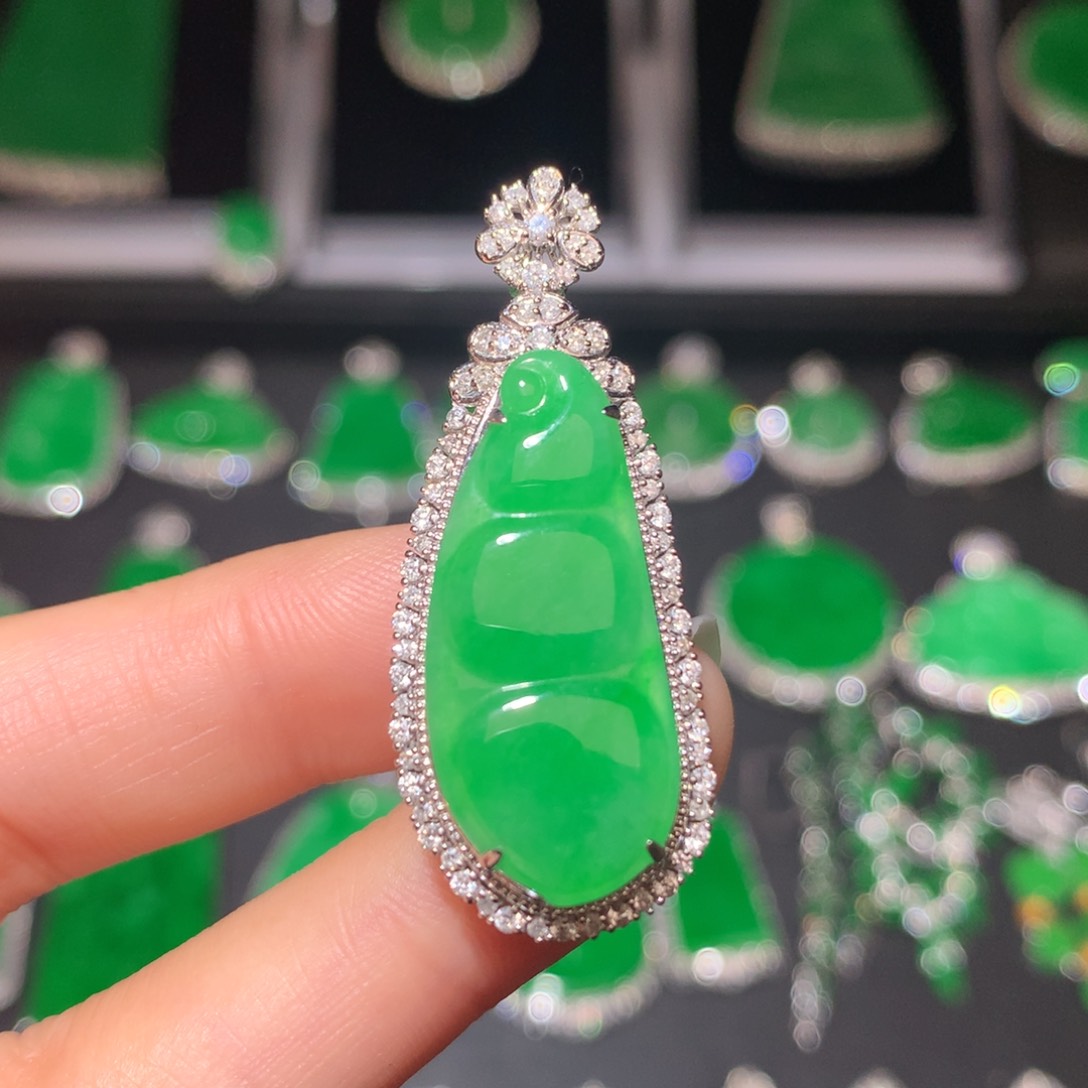 翡翠颈饰18K金镶嵌翡翠