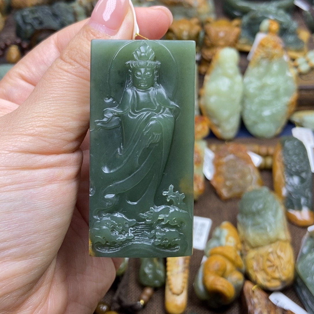 汲***墨未镶嵌岫岩河磨玉（透闪石质玉）珠宝奇石