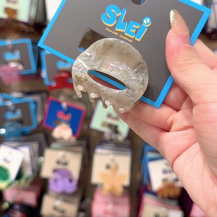 灰色人鱼姬半抓一个