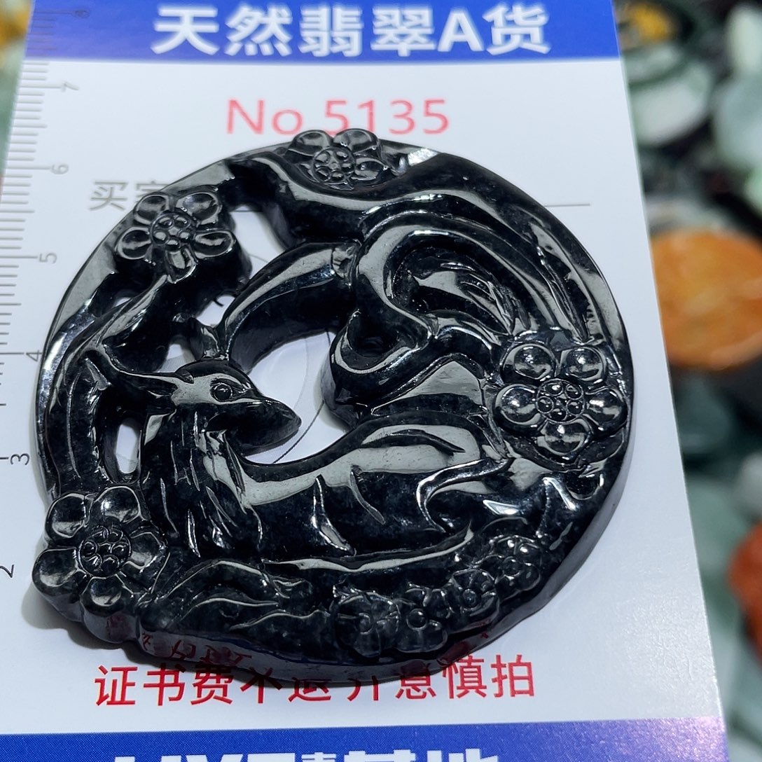 翡翠未镶嵌挂件5135