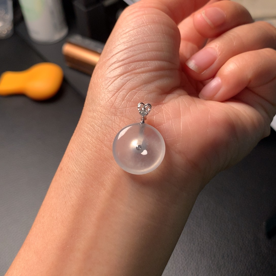 翡翠吊坠(赠链)18K金镶嵌小***草玻璃种平安扣