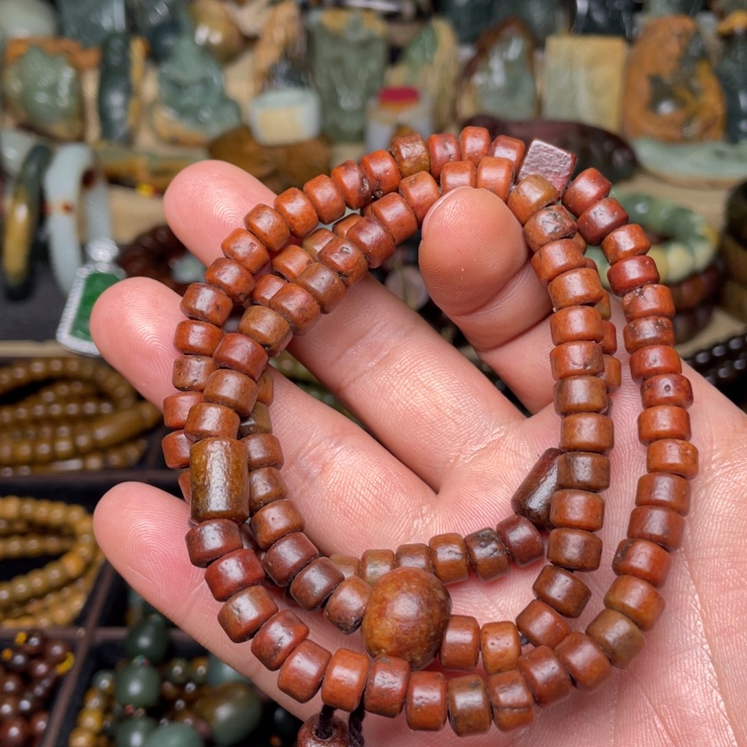 胡***杨岫岩河磨玉（透闪石质玉）未镶嵌颈饰