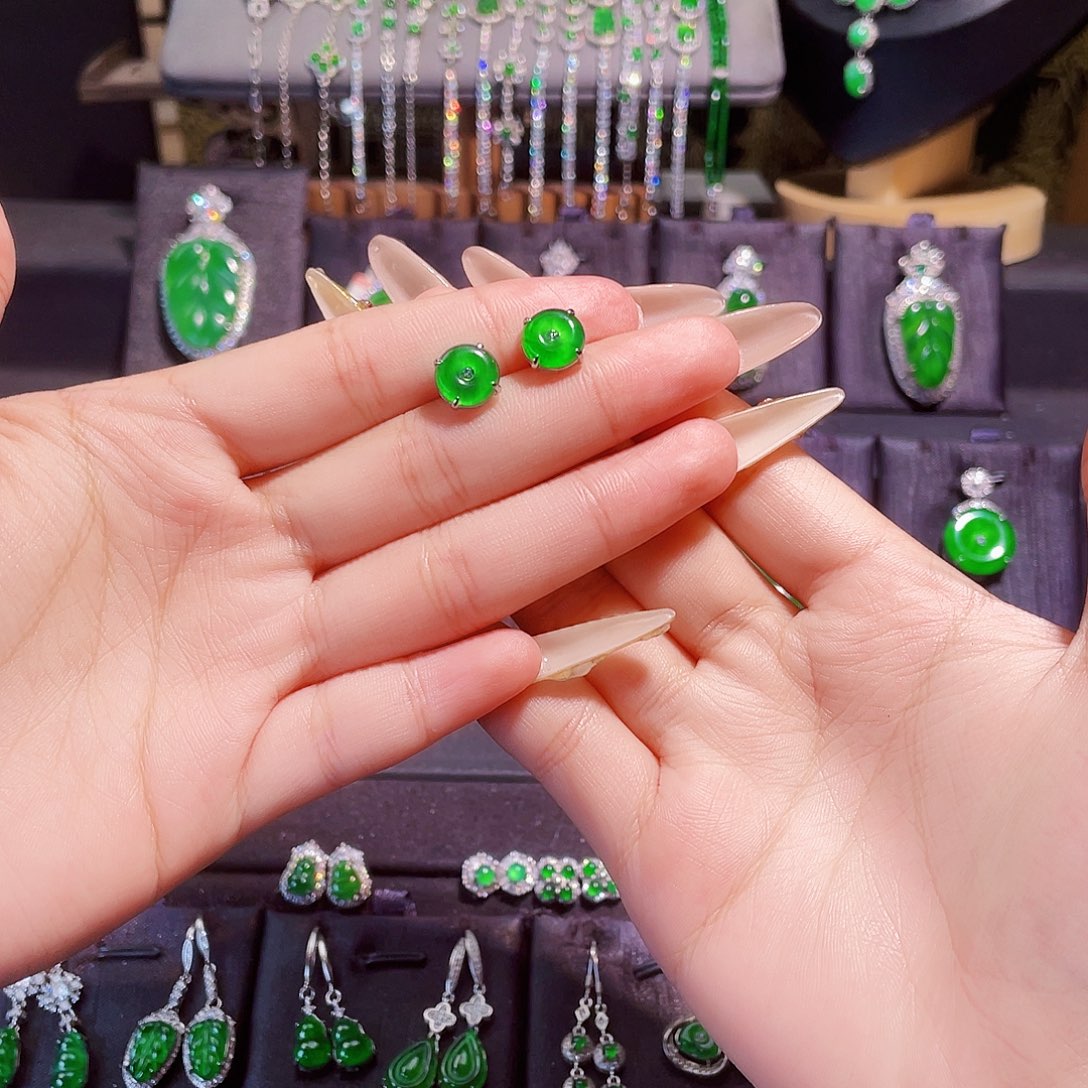 玲****翡翠银S925镶嵌耳饰平安扣