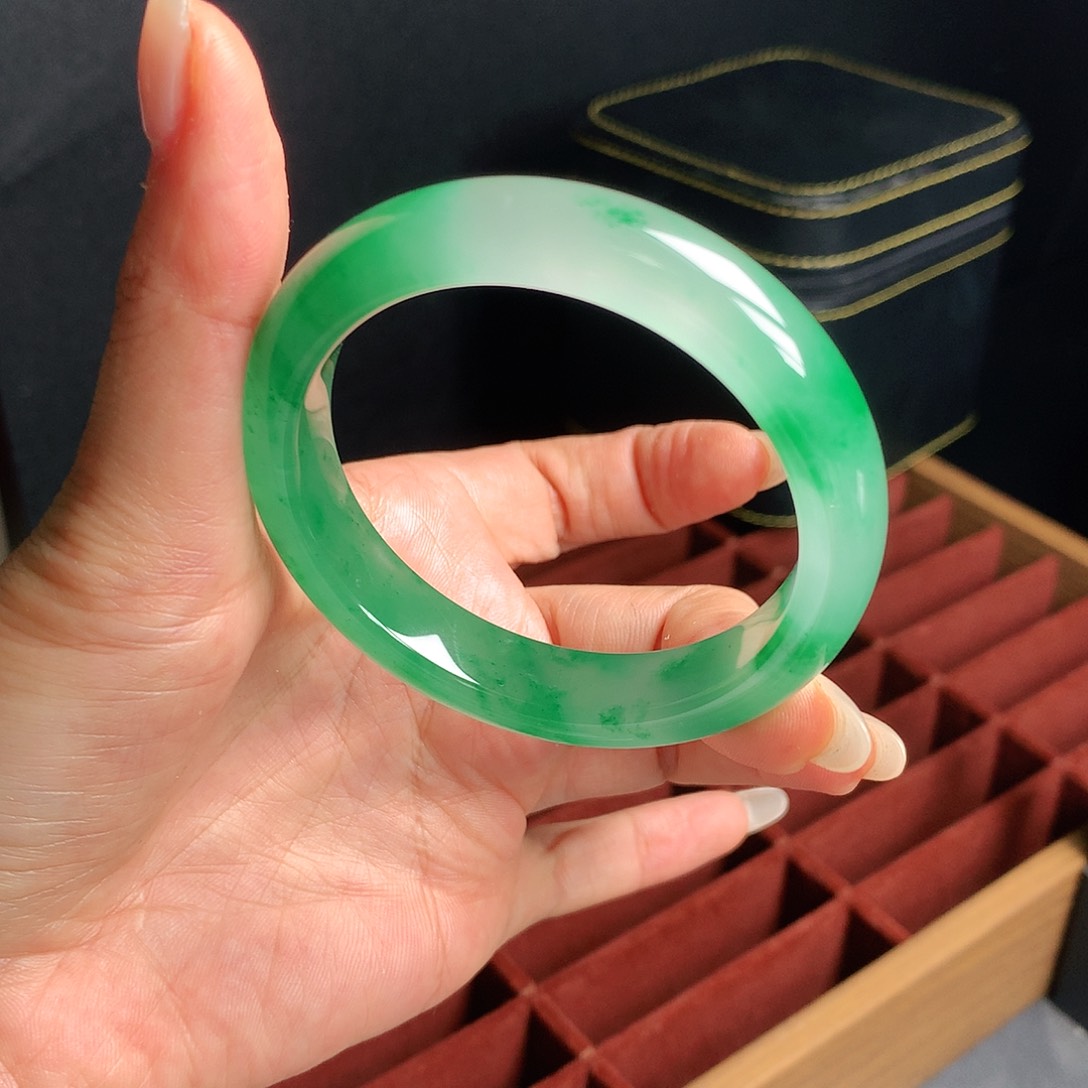 石英质玉手镯未镶嵌汀**琛