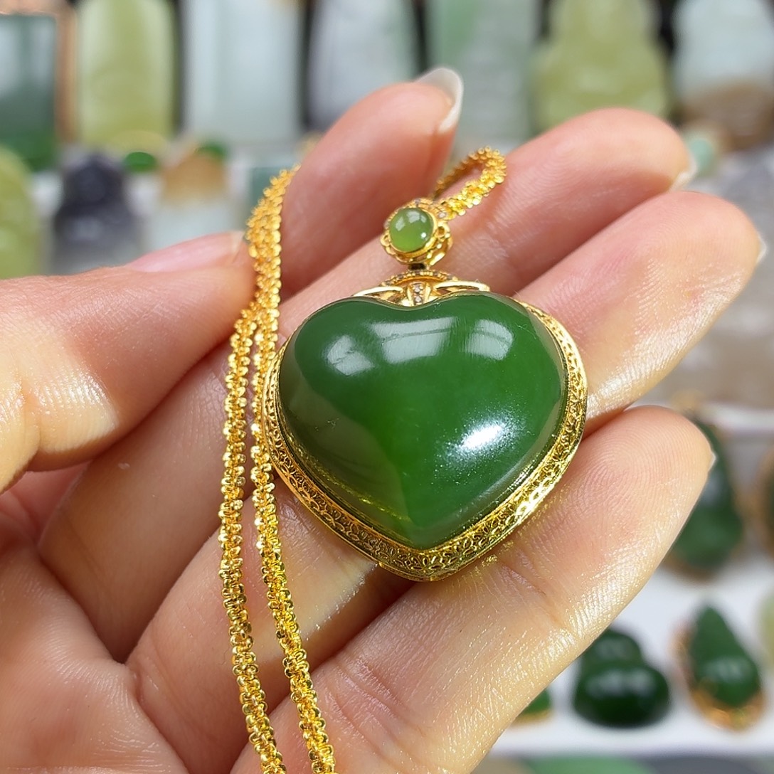 和田玉18K金镶嵌颈饰