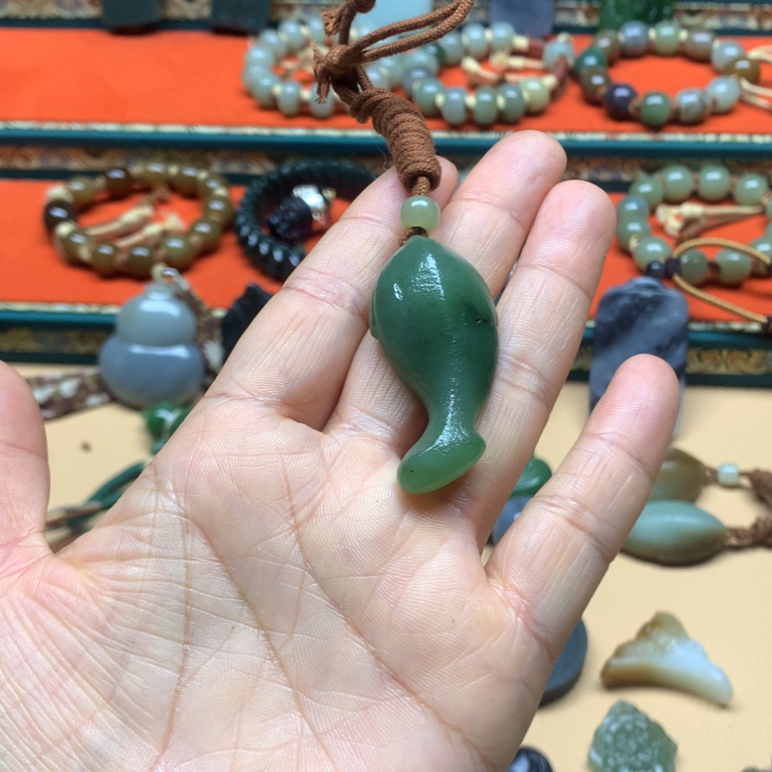 琴***！和田玉未镶嵌颈饰