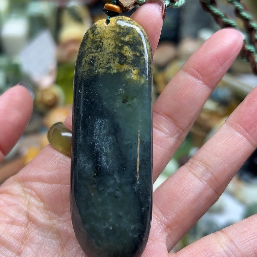 岫岩老玉（透闪石质玉）未镶嵌颈饰河磨玉