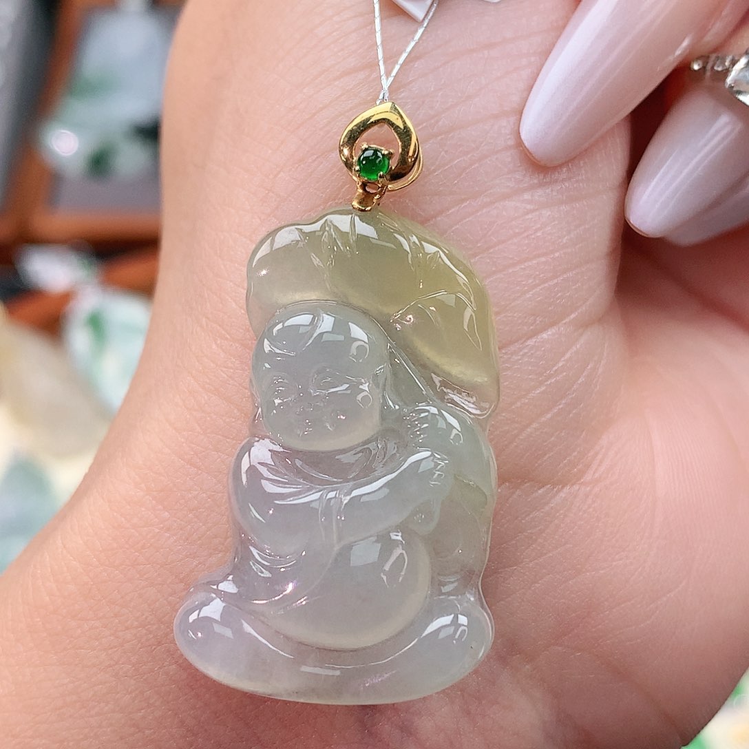 颈饰18K金镶嵌翡翠童子