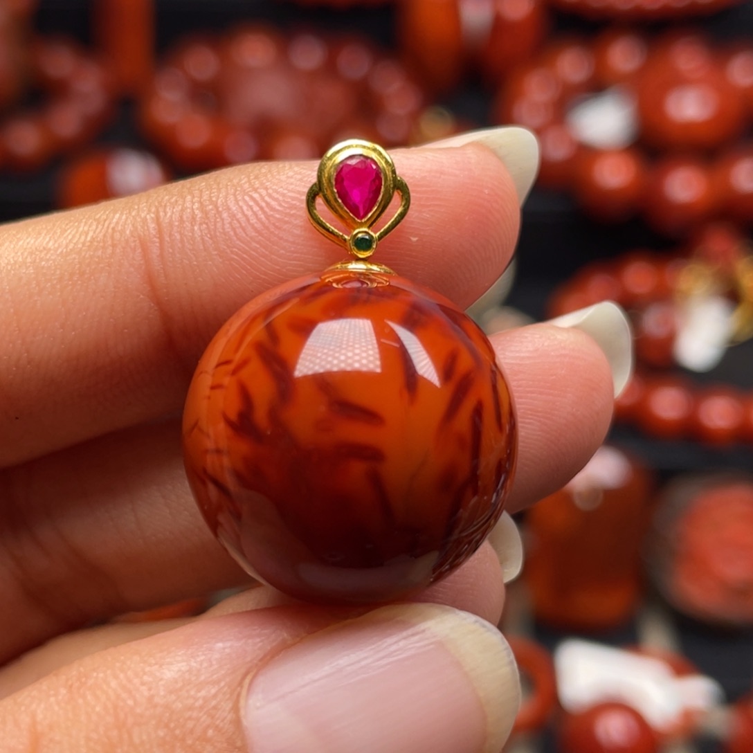 南红玛瑙18K金镶嵌珠宝奇石吊坠
