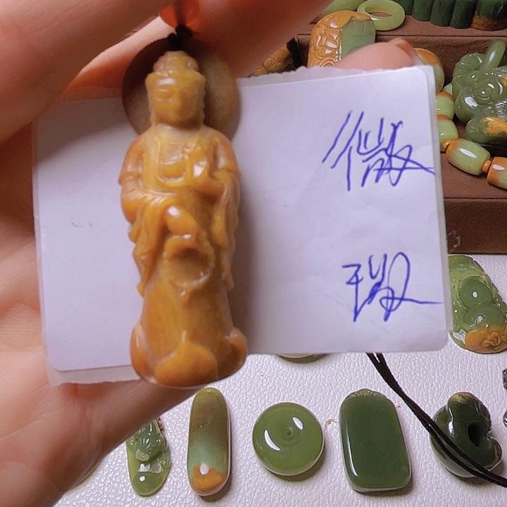 未镶嵌手串岫岩河磨玉（透闪石质玉）