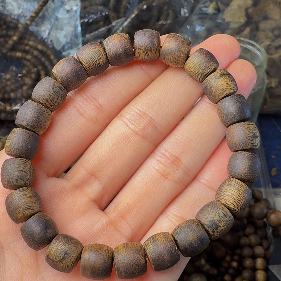 沉香手串老型鼓珠卡九