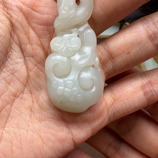 和田玉未镶嵌颈饰如意