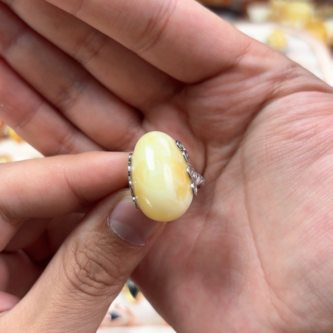 蜜蜡裸石未镶嵌戒指