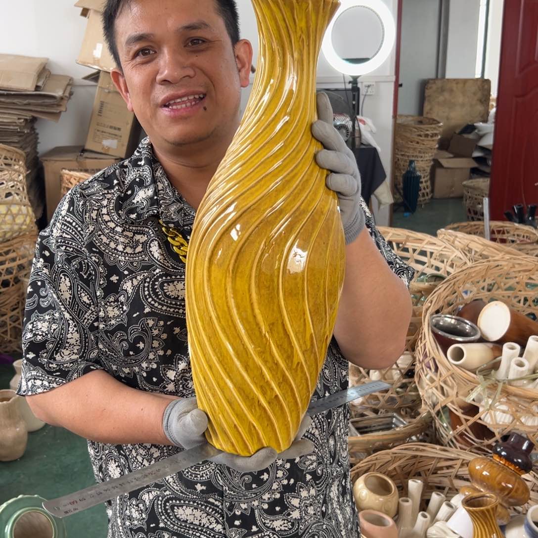 摆件92 号高中低温陶瓷瓶（部分微瑕）