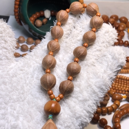 橄榄核吊坠1.6原皮手持